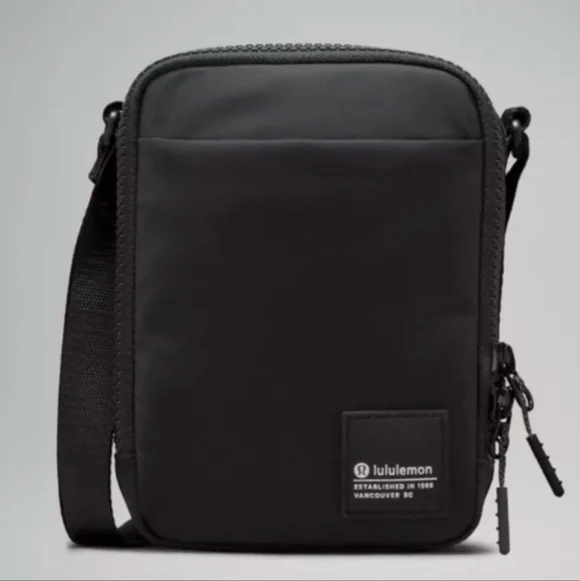 Lululemon Black Easy Access Crossbody Unisex - Picture 2 of 7